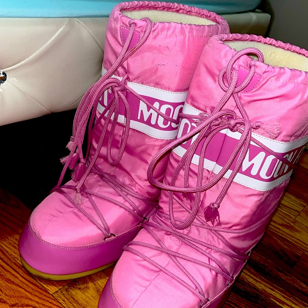 pink moon boots
